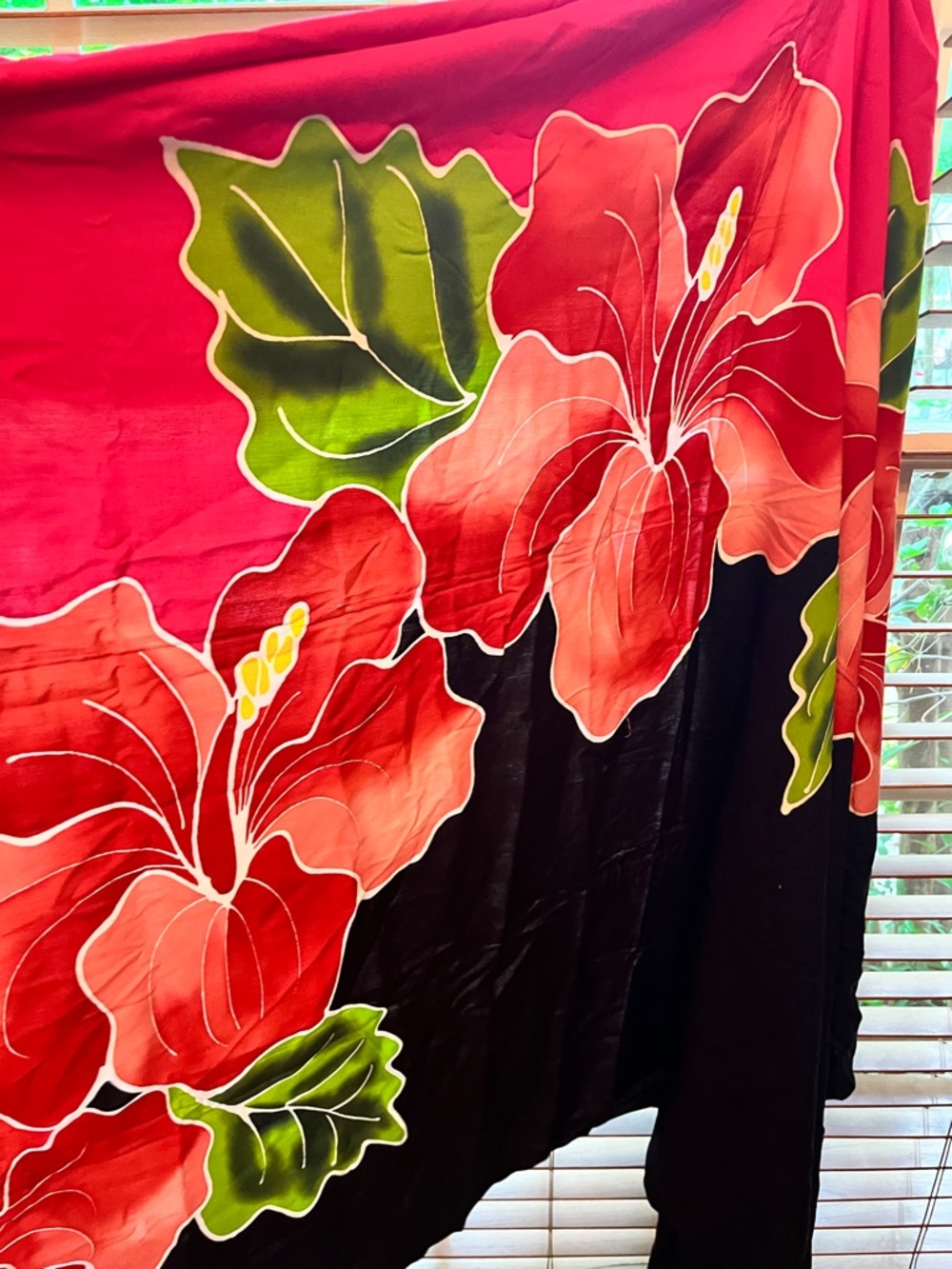 Floral Beach Sarong w/‘Costa Rica' & ‘Pura Vida’ Scripts in Black/Coral/Green - Picture 5 of 8